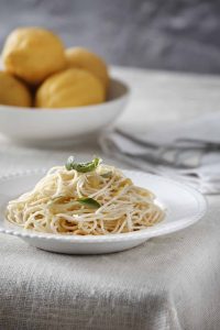 spaggeti me fulla vasilikou saltsa ladolemono 2